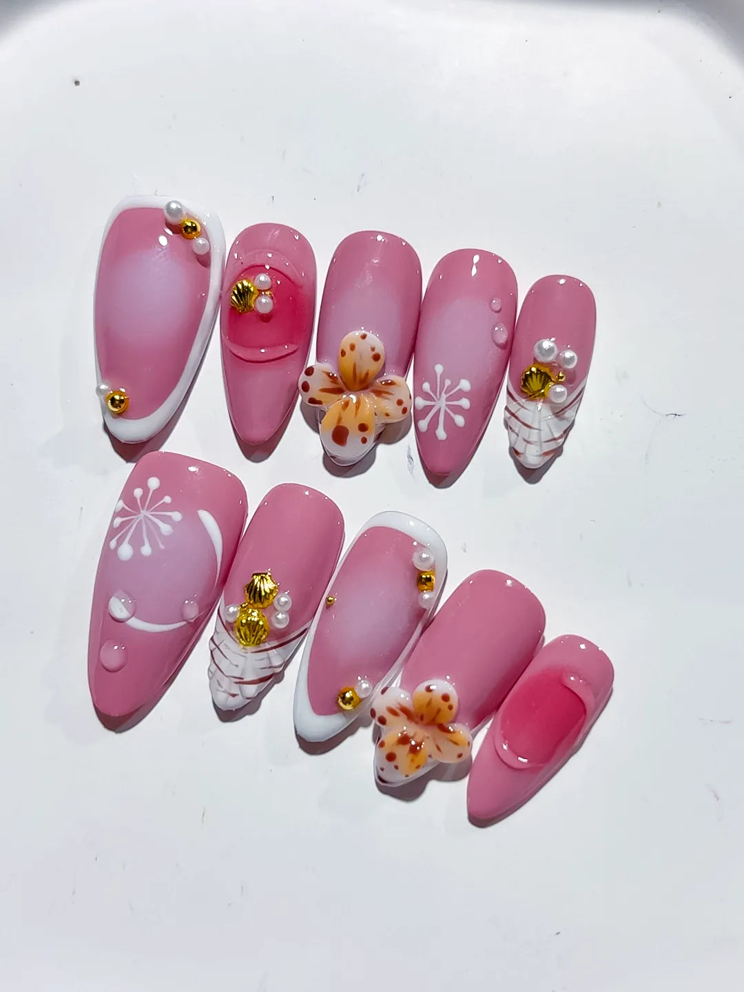 Pink White Gold Solid color Flower Pearl Metallic Charm press on nails detail view