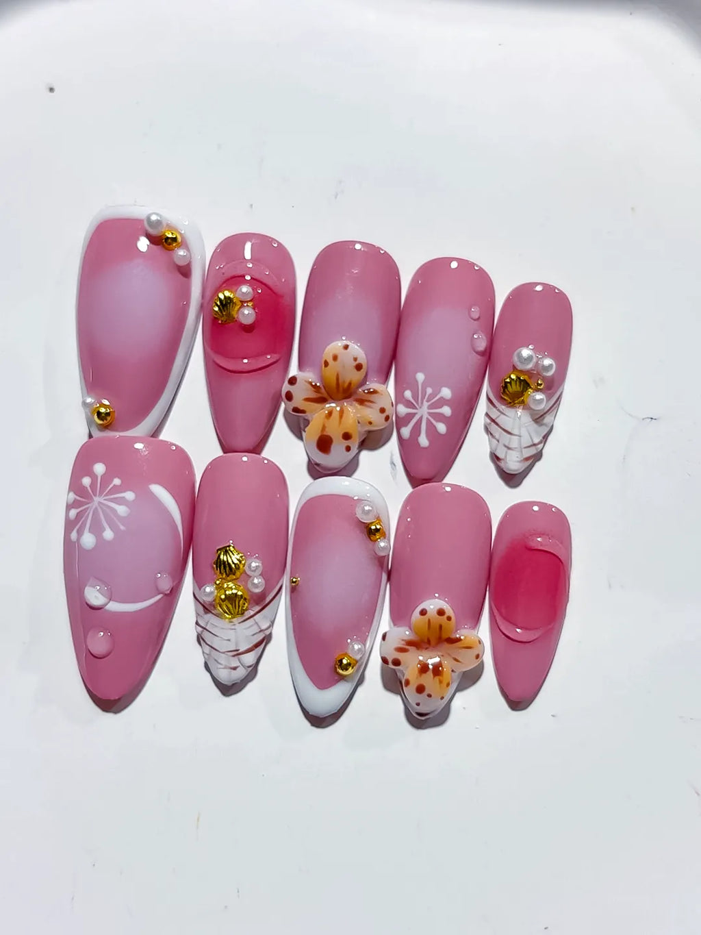 Pink White Gold Solid color Flower Pearl Metallic Charm press on nails close up