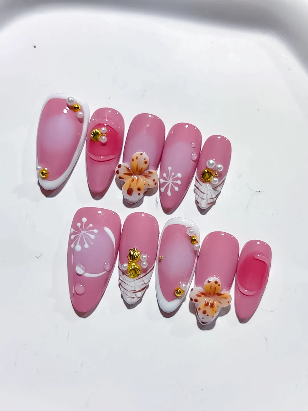 Pink White Gold Solid color Flower Pearl Metallic Charm press on nails detail view