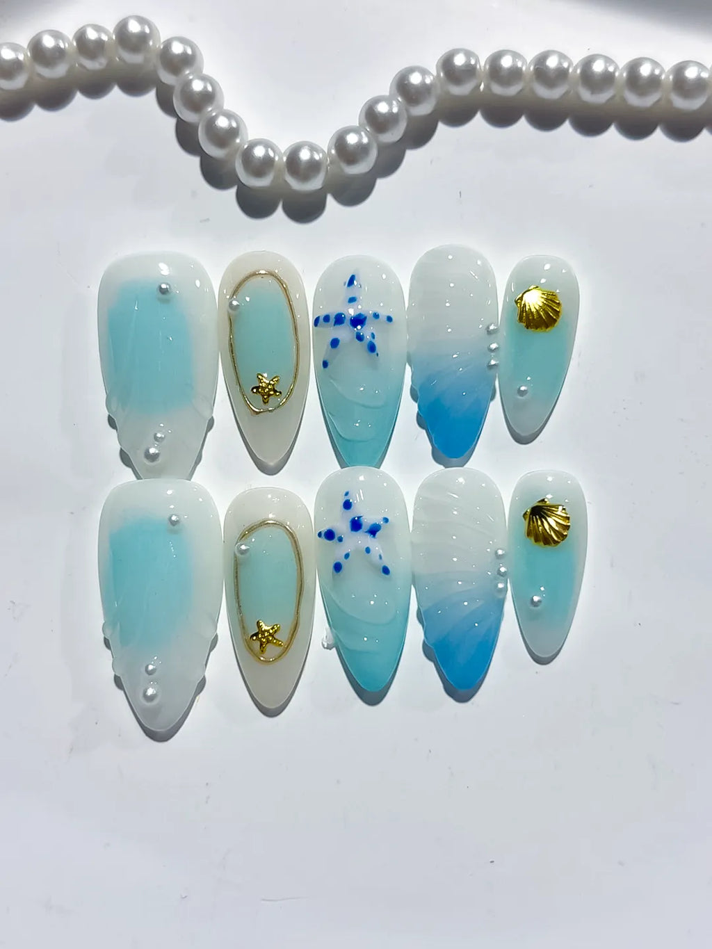White Blue Gold Ombre Star Shell Metallic Charm press on nails detail view