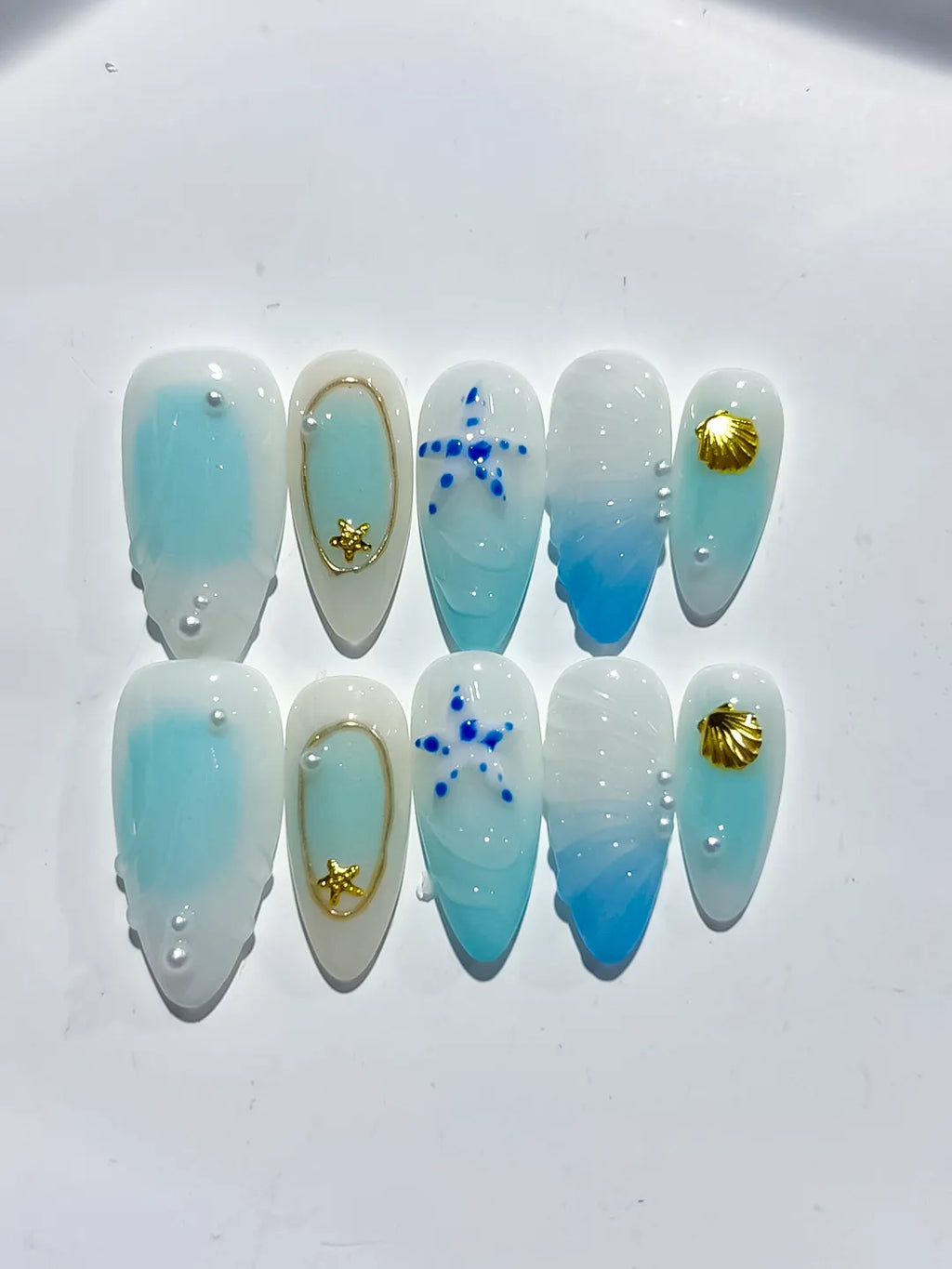 White Blue Gold Ombre Star Shell Metallic Charm press on nails detail view