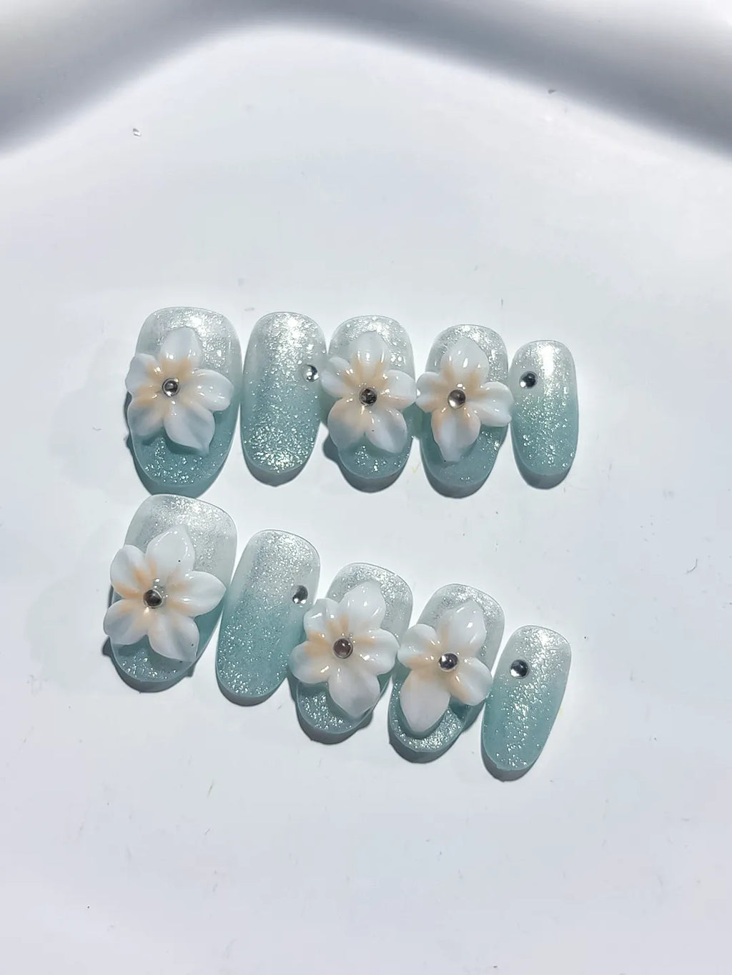 Green White Silver Glitter Flower Pearl press on nails detail view