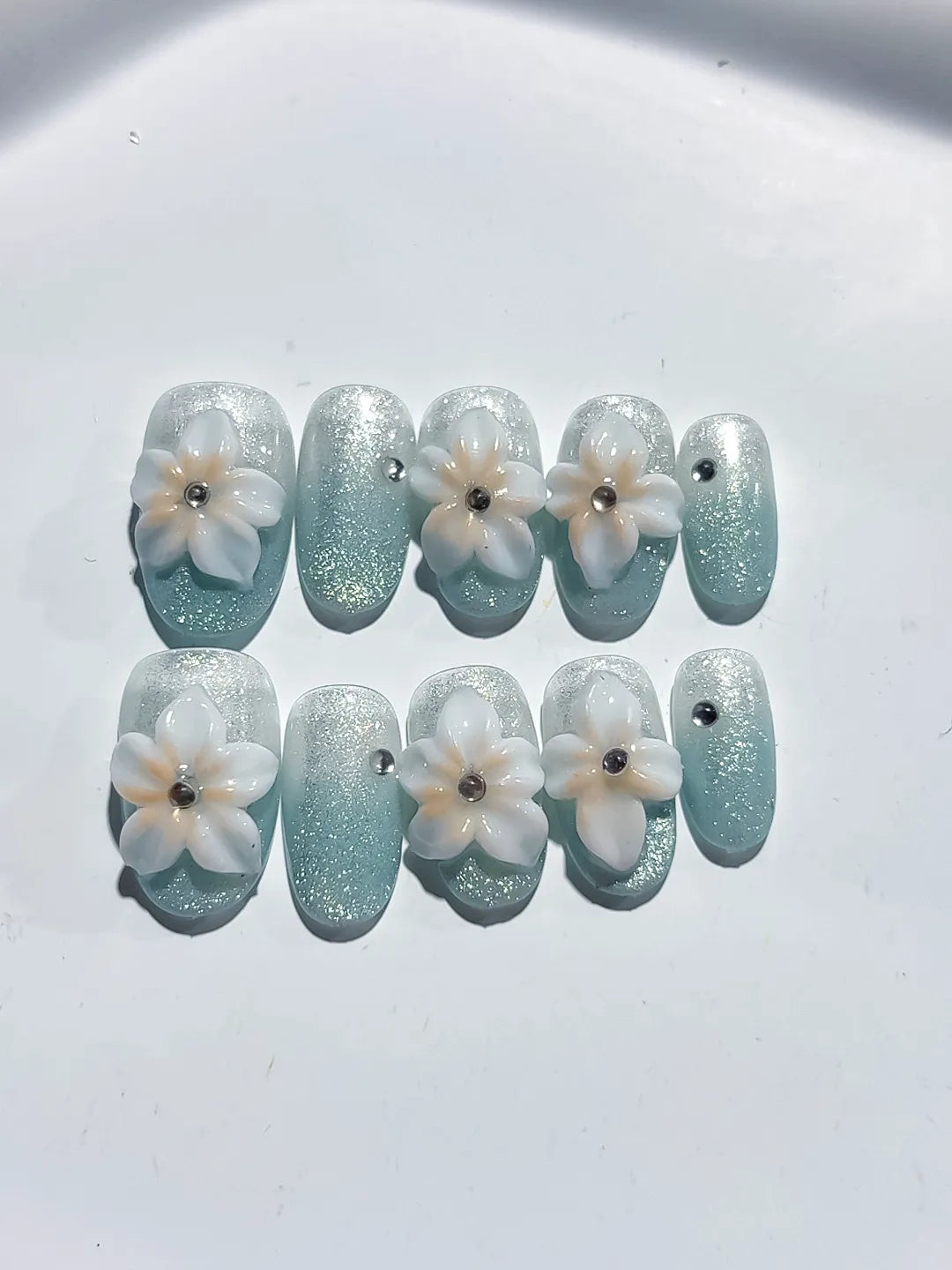 Green White Silver Glitter Flower Pearl press on nails detail view