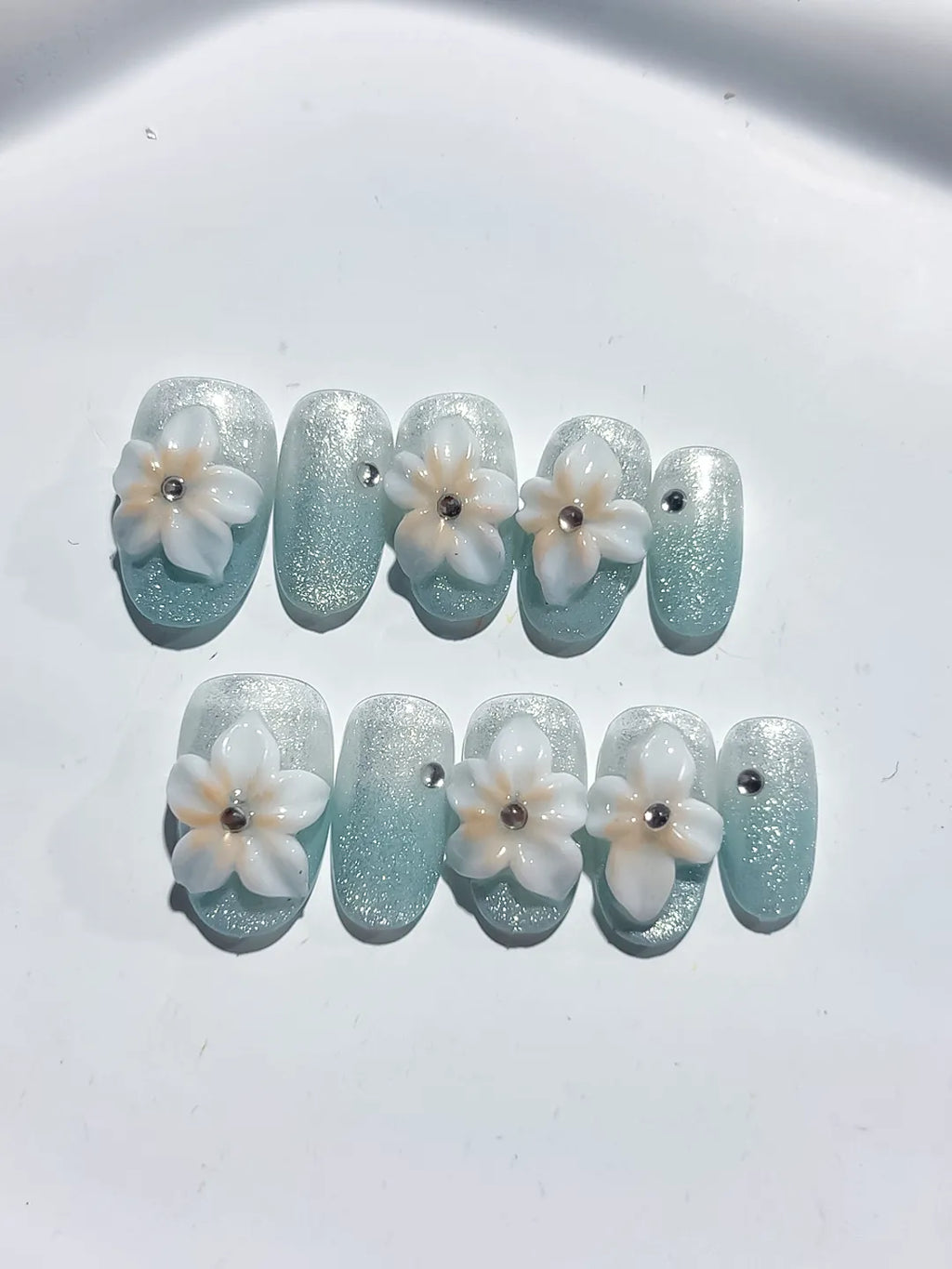 Green White Silver Glitter Flower Pearl press on nails detail view