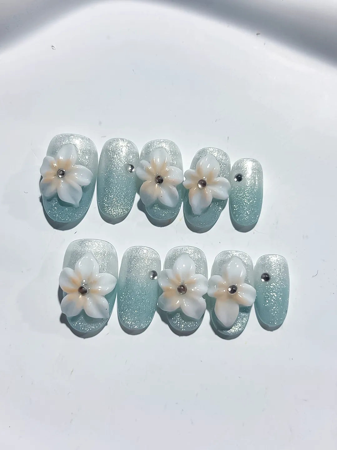 Green White Silver Glitter Flower Pearl press on nails detail view