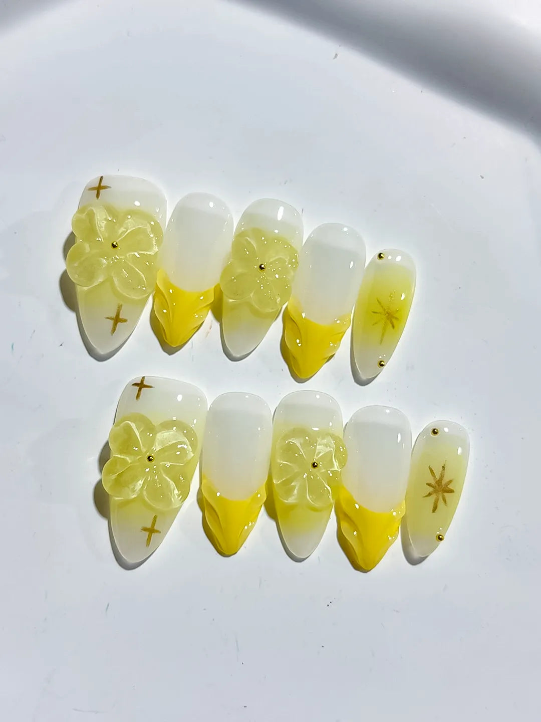White Yellow French tip Flower Star press on nails detail view