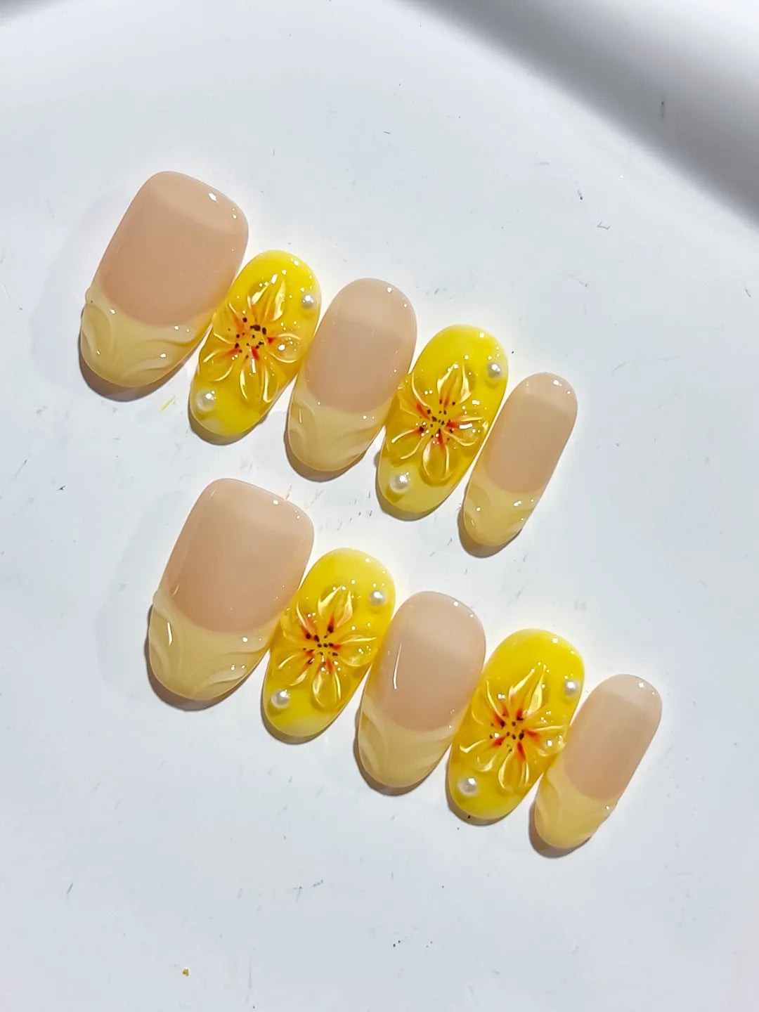 Nude Yellow French tip Flower press on nails detail view