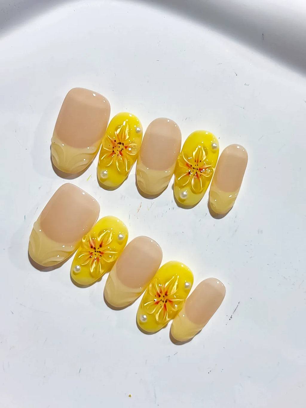 Nude Yellow French tip Flower press on nails detail view