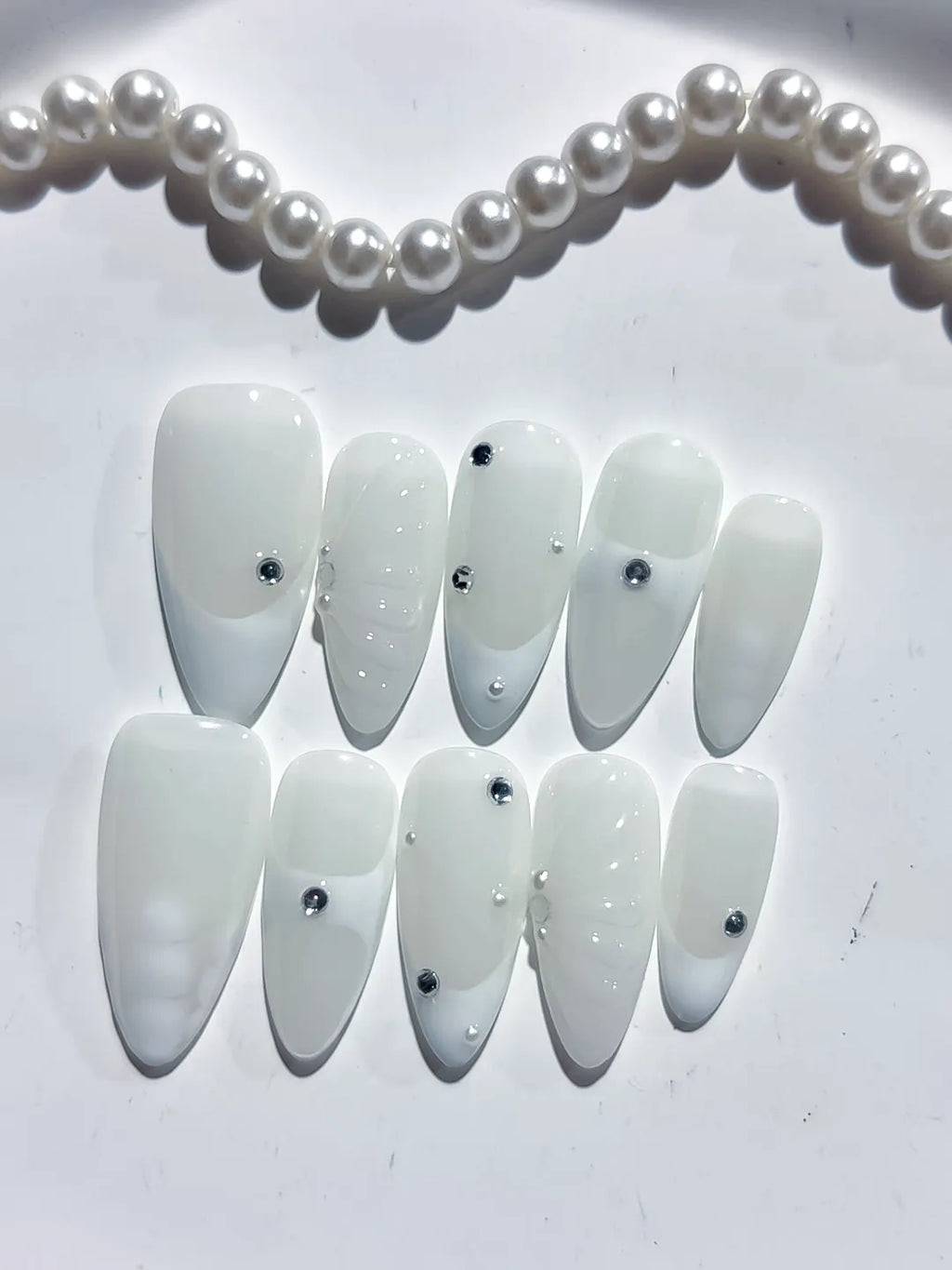 White Solid color Rhinestone Shell press on nails detail view