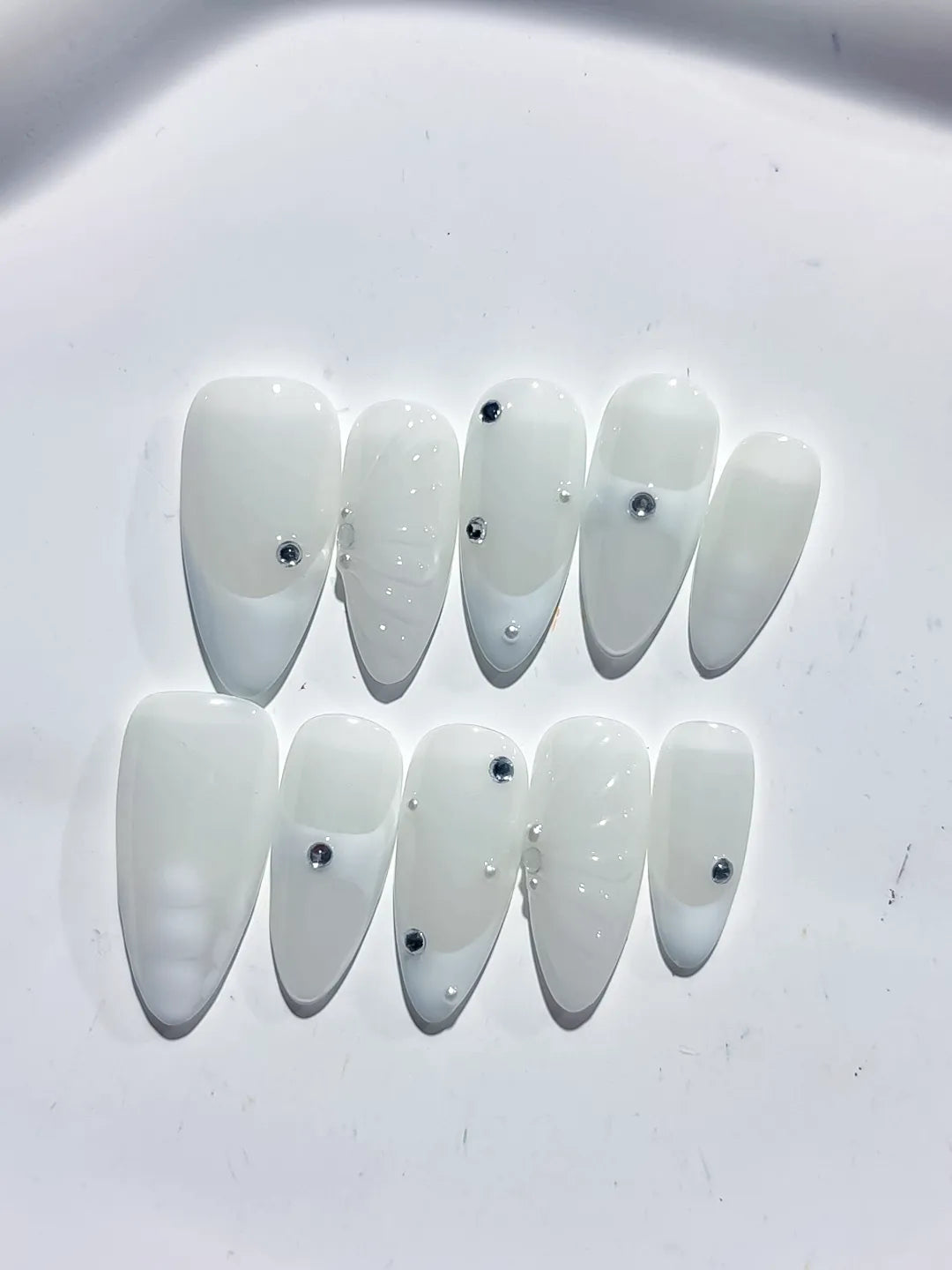 White Solid color Rhinestone Shell press on nails detail view