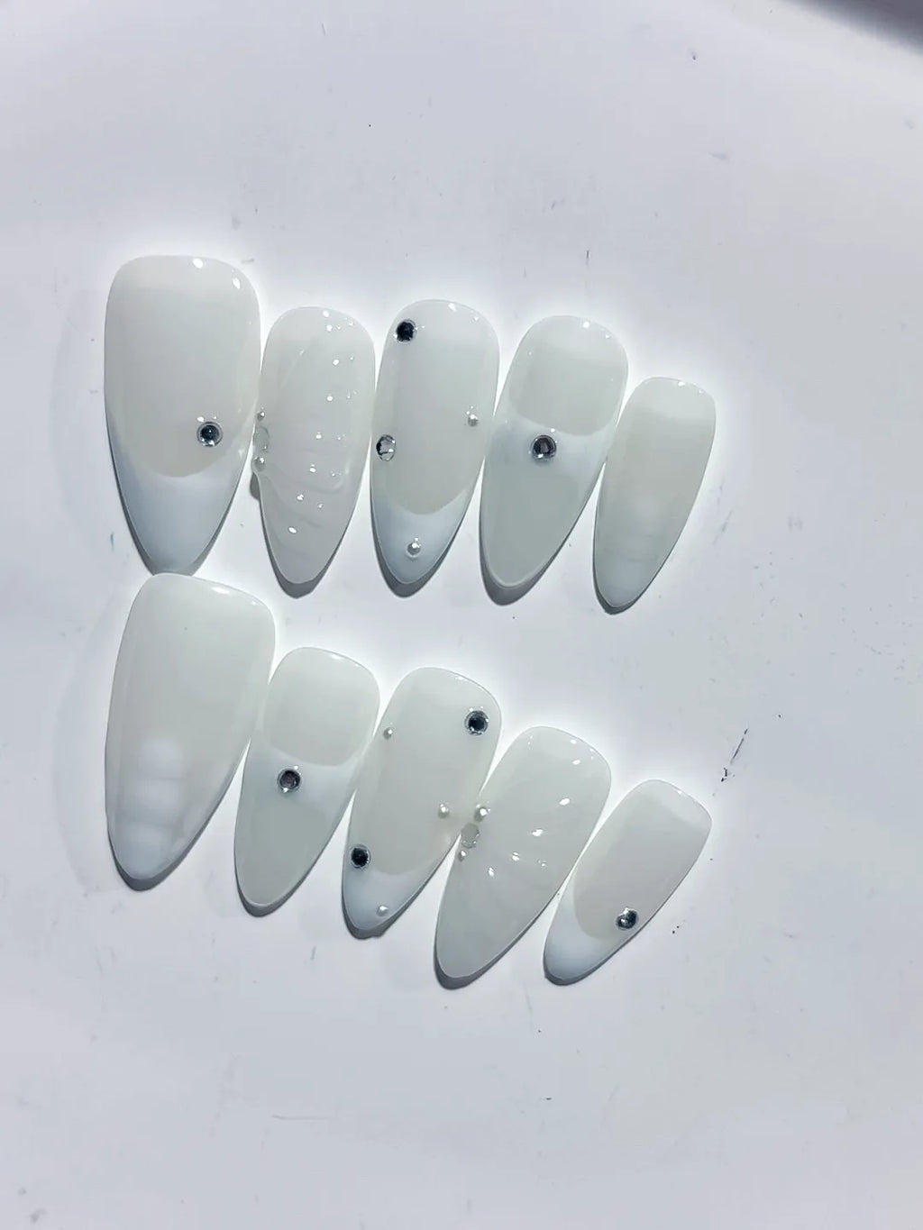 White Solid color Rhinestone Shell press on nails detail view