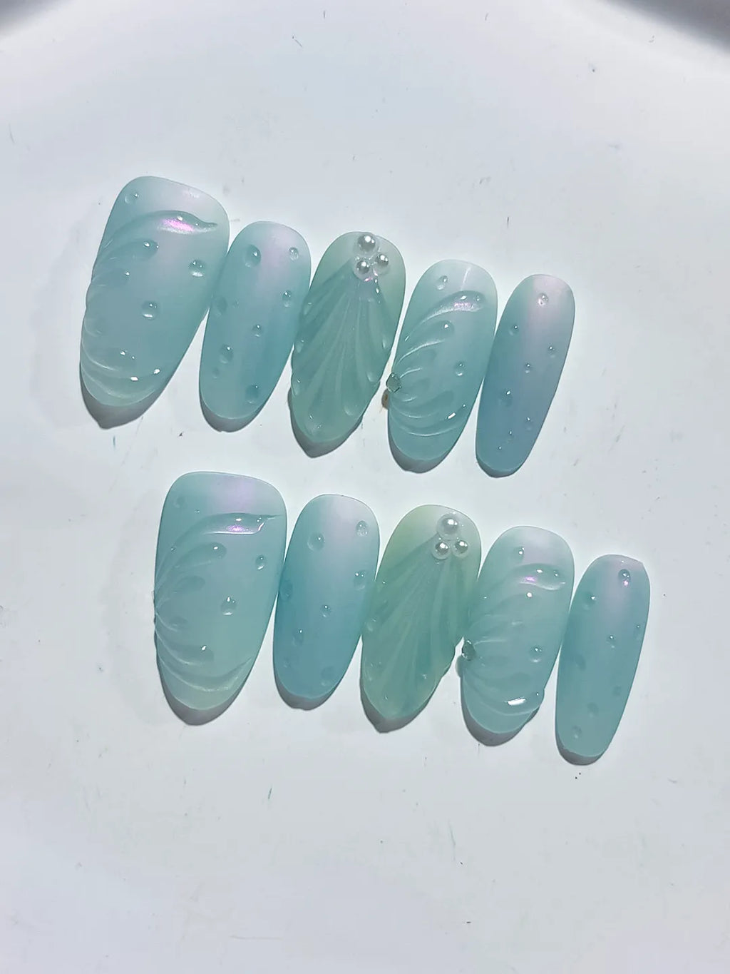Green Solid color Leaf Pearl press on nails detail view