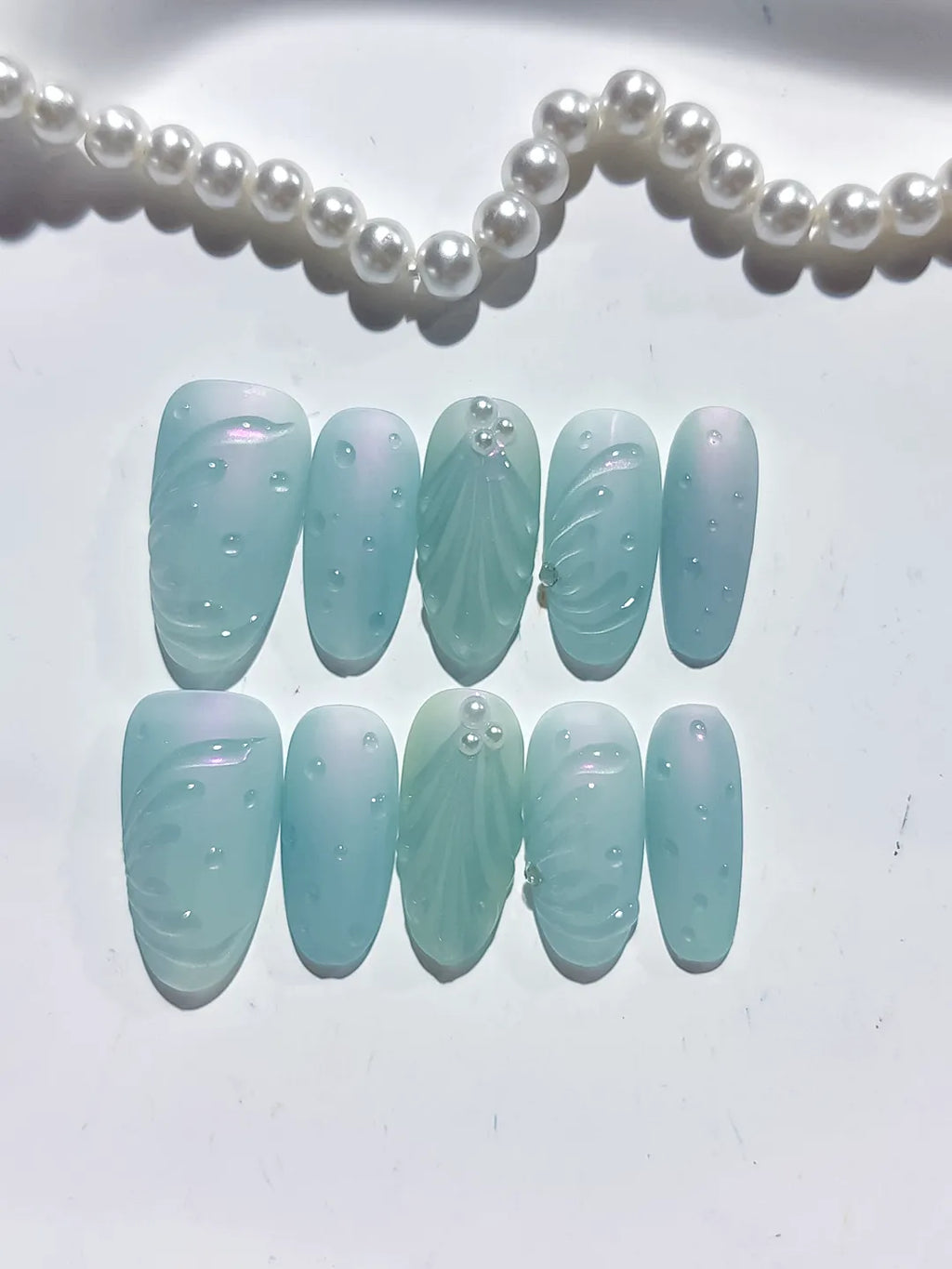Green Solid color Leaf Pearl press on nails detail view