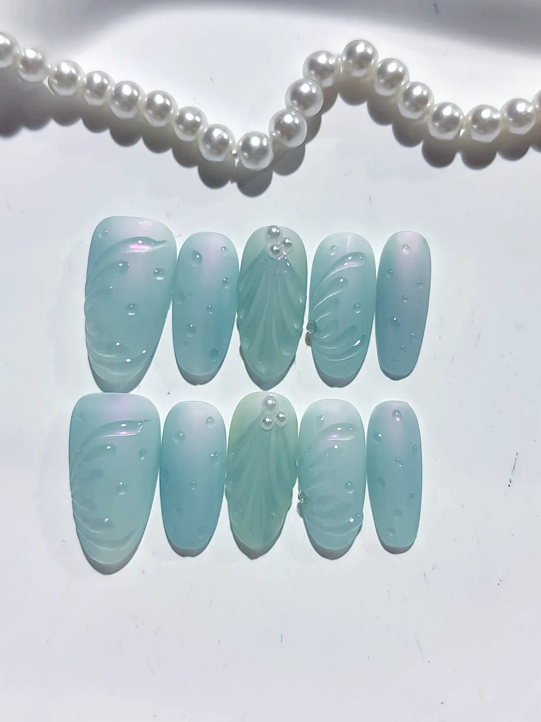 Green Solid color Leaf Pearl press on nails detail view