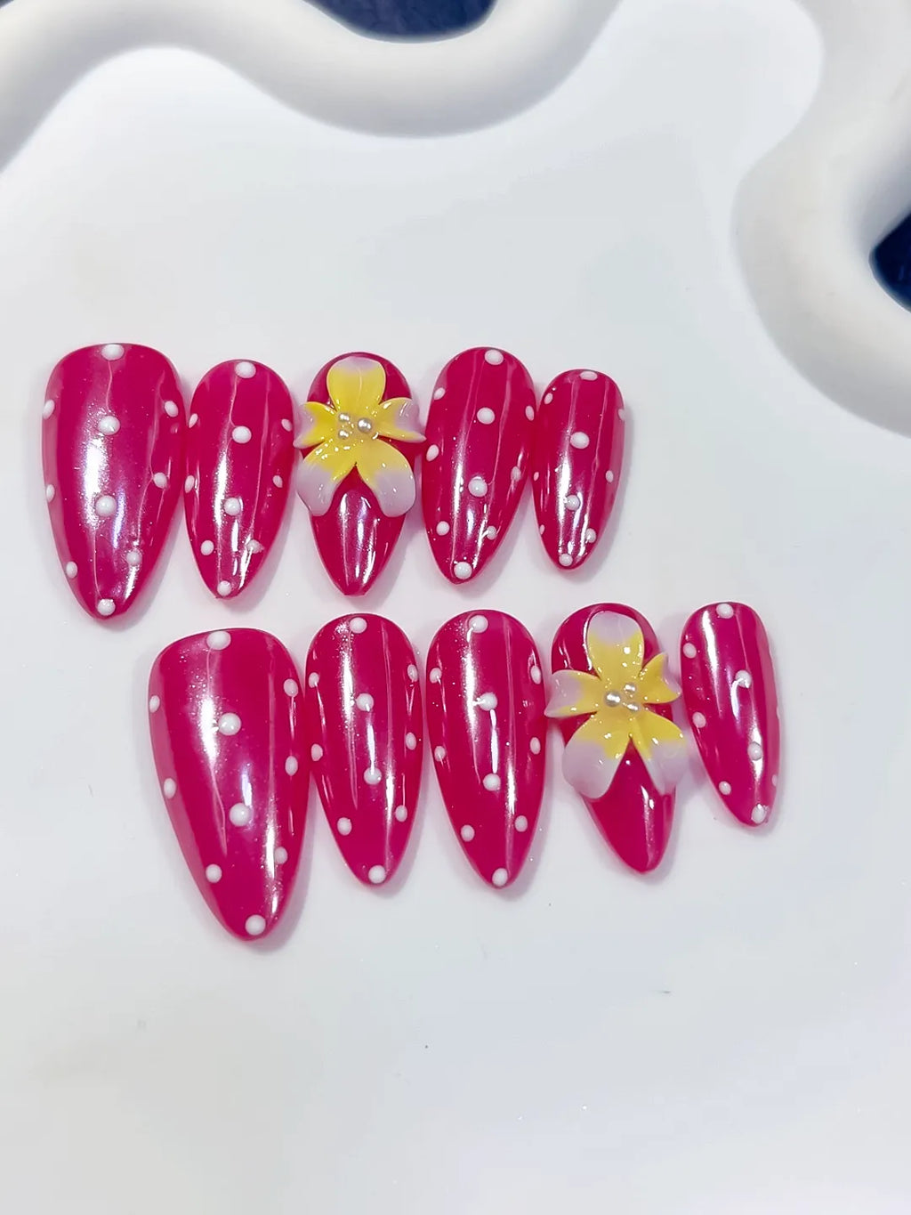 Pink White Geometric Flower press on nails detail view