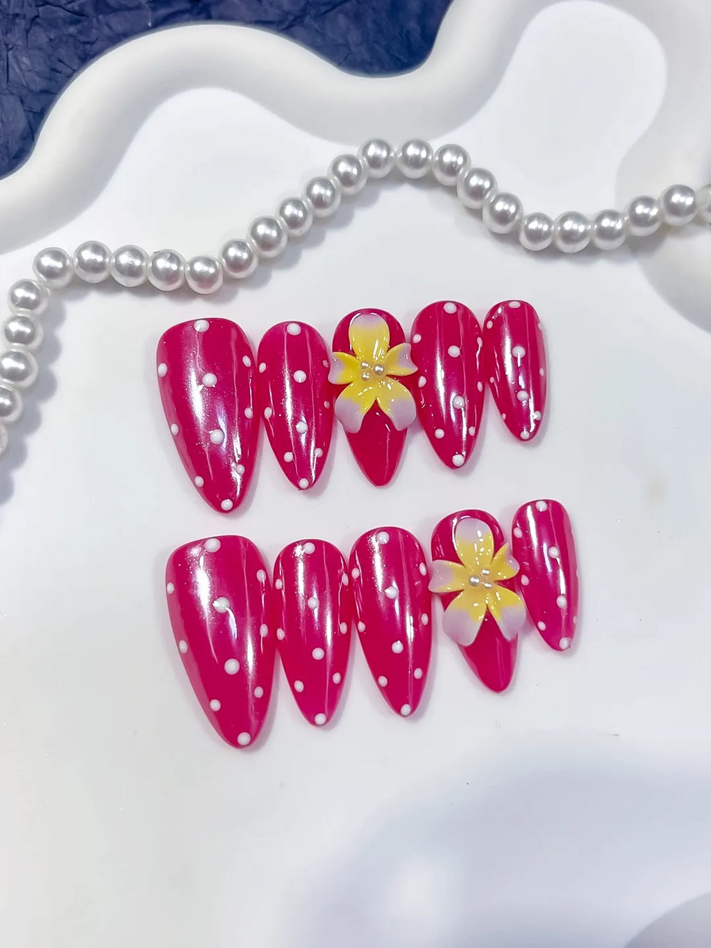 Pink White Geometric Flower press on nails detail view