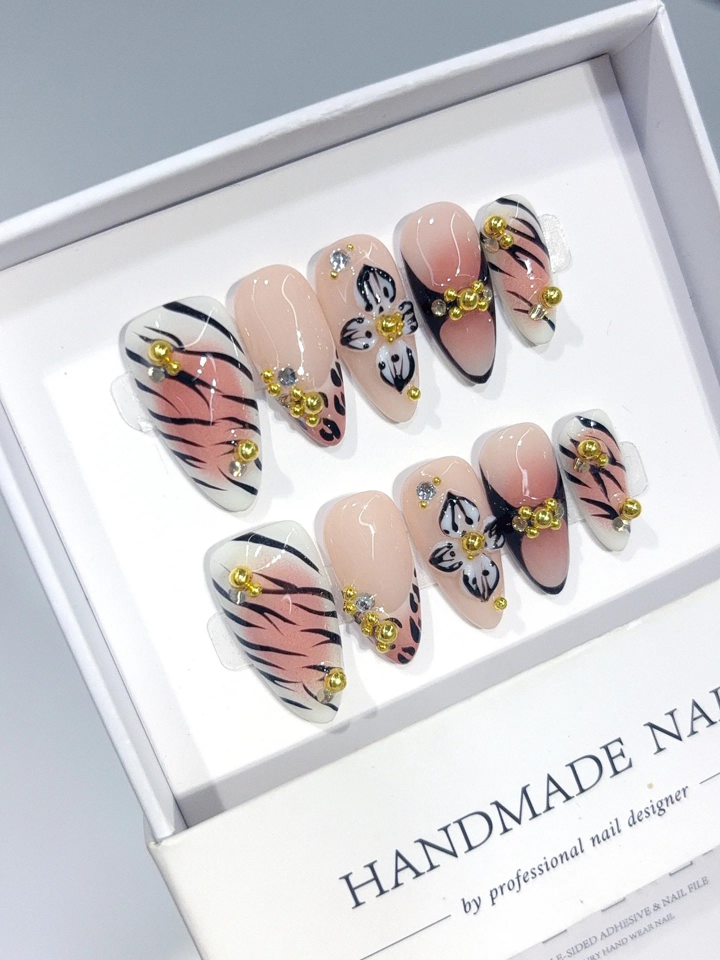 D668 - Medium Nude Black Almond Abstract Line 3D Flowers - view 5