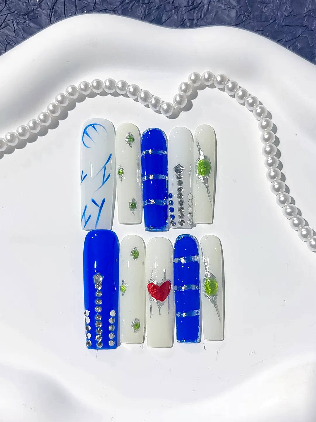 Blue White Green Red Silver Abstract Rhinestone Heart 3D press on nails detail view