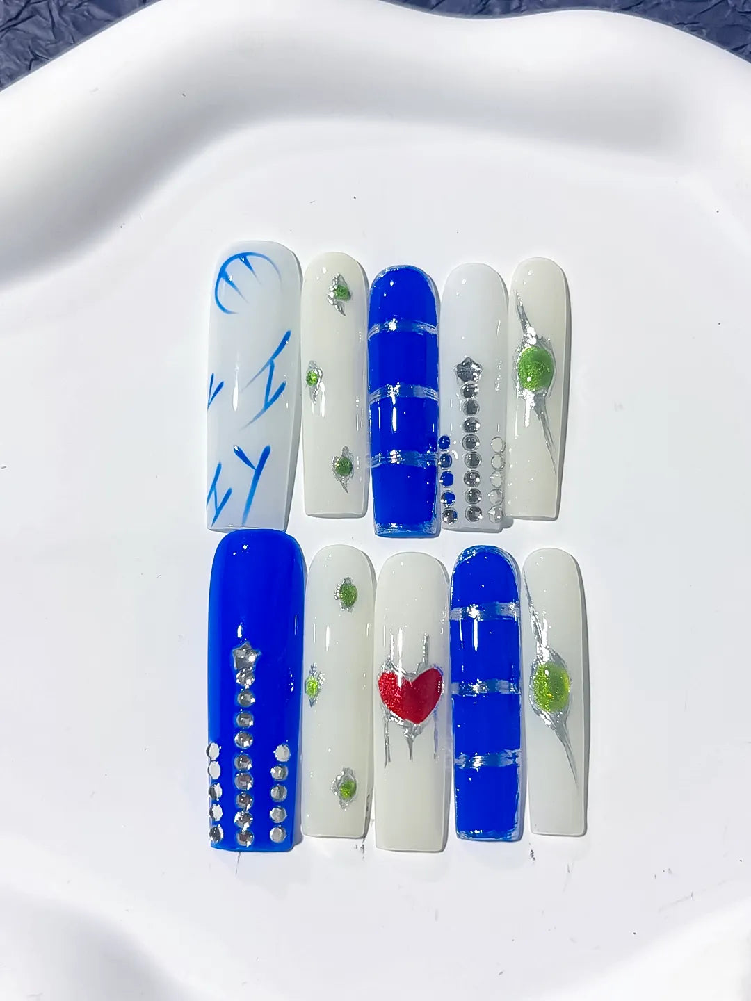 Blue White Green Red Silver Abstract Rhinestone Heart 3D press on nails detail view