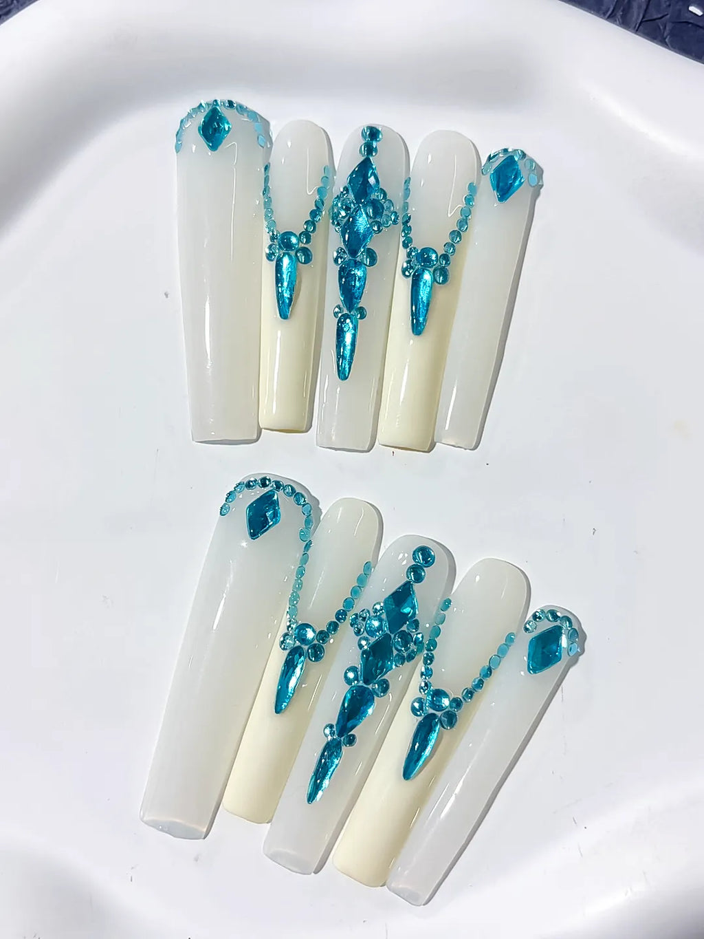 White Blue Solid color Rhinestone Chain Metallic Accent press on nails detail view