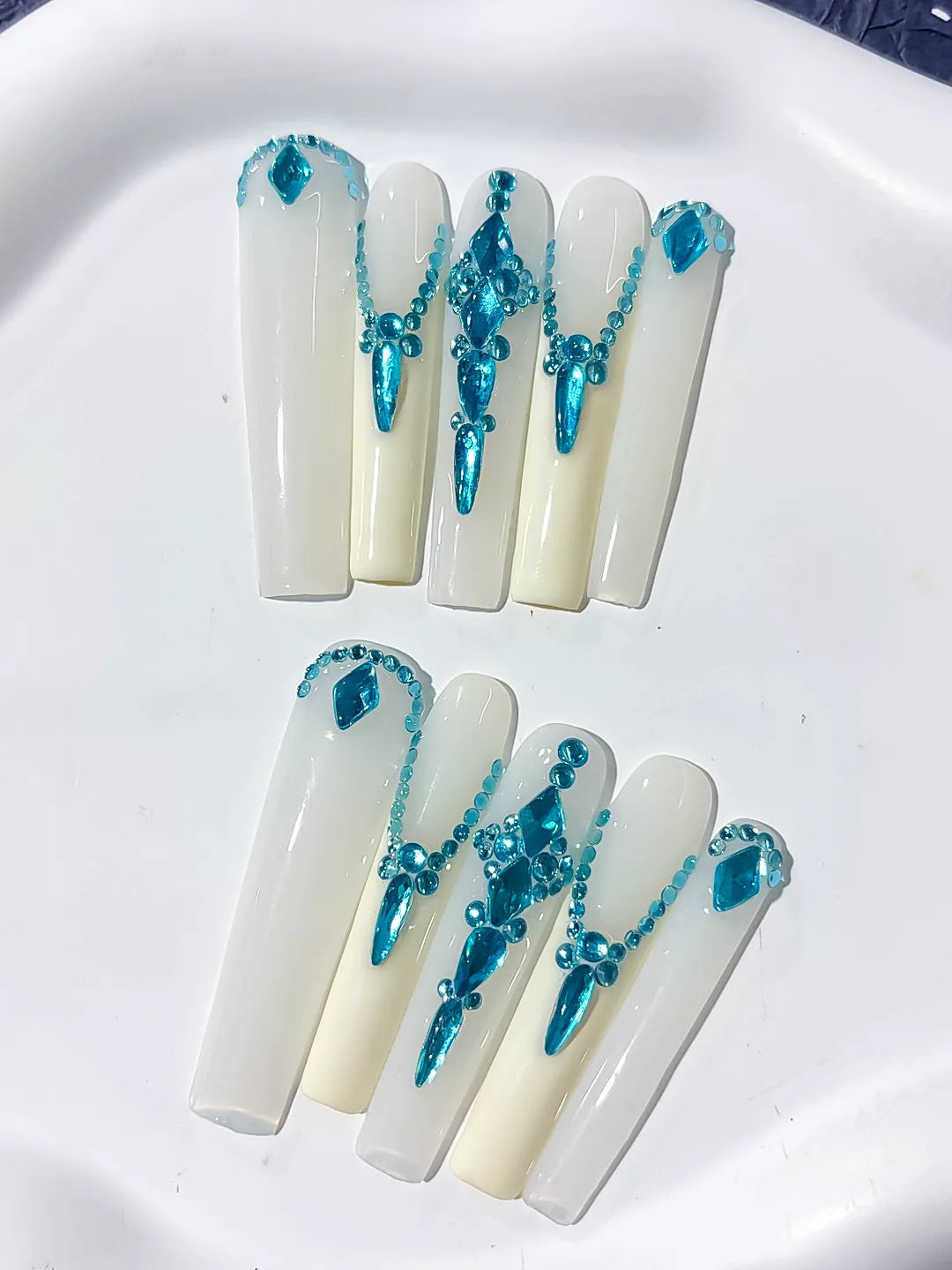 White Blue Solid color Rhinestone Chain Metallic Accent press on nails detail view