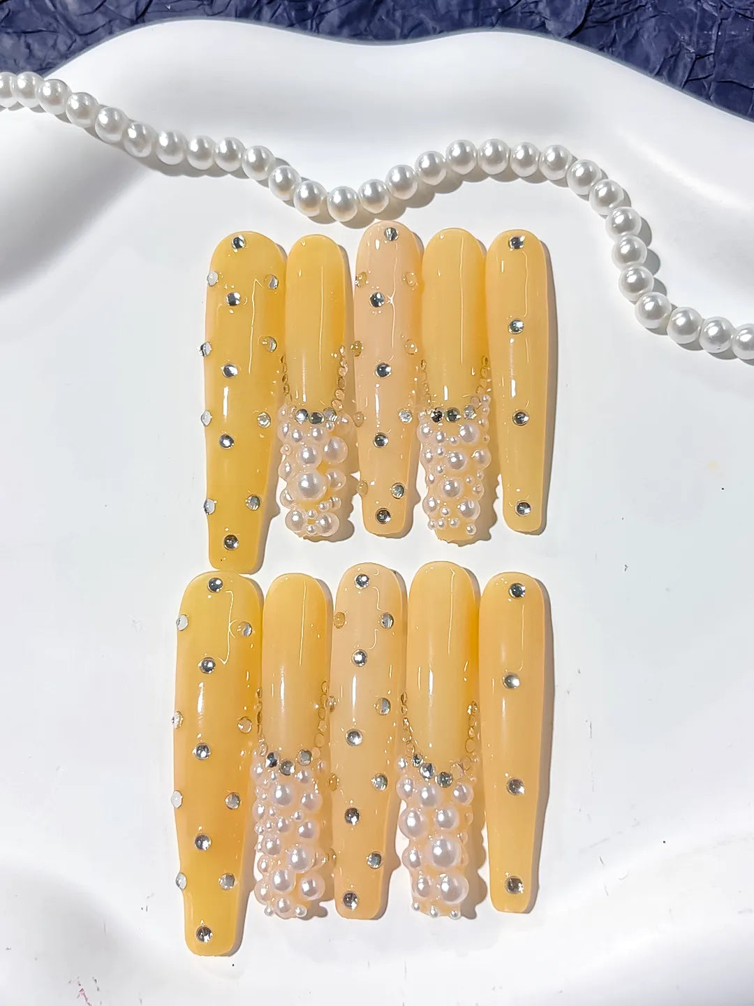 Yellow Silver Solid color Pearl Rhinestone Chain 3D press on nails detail view