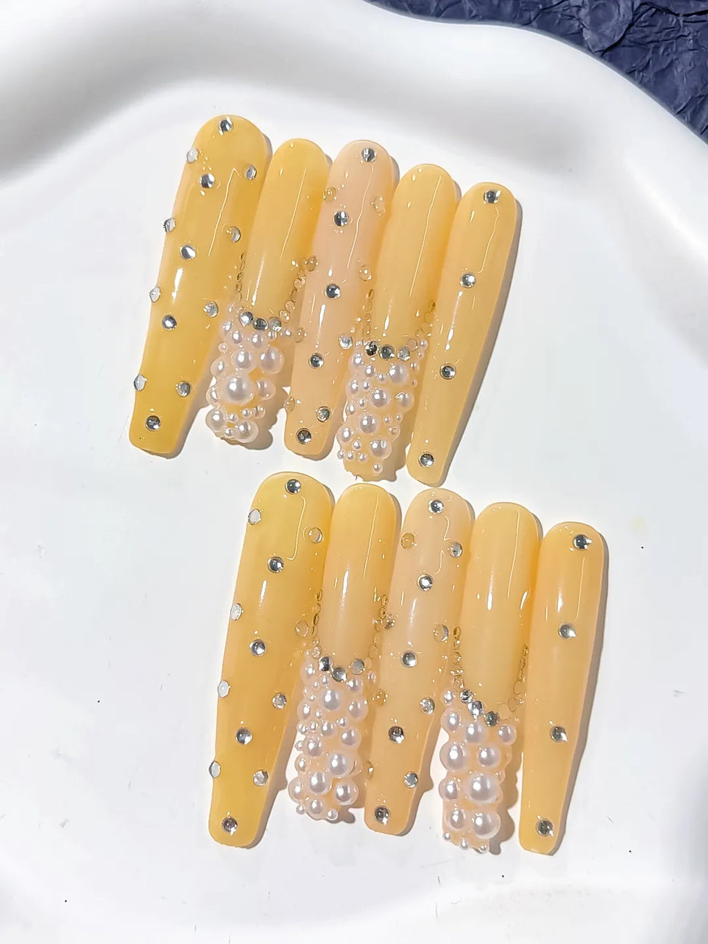 Yellow Silver Solid color Pearl Rhinestone Chain 3D press on nails detail view