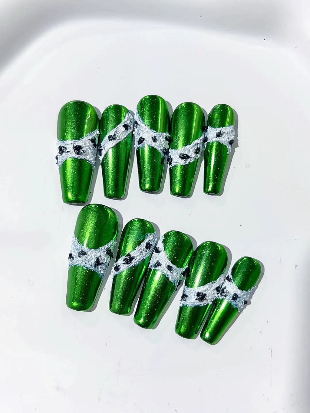 Green Silver Black Metallic Lace 3D press on nails detail view
