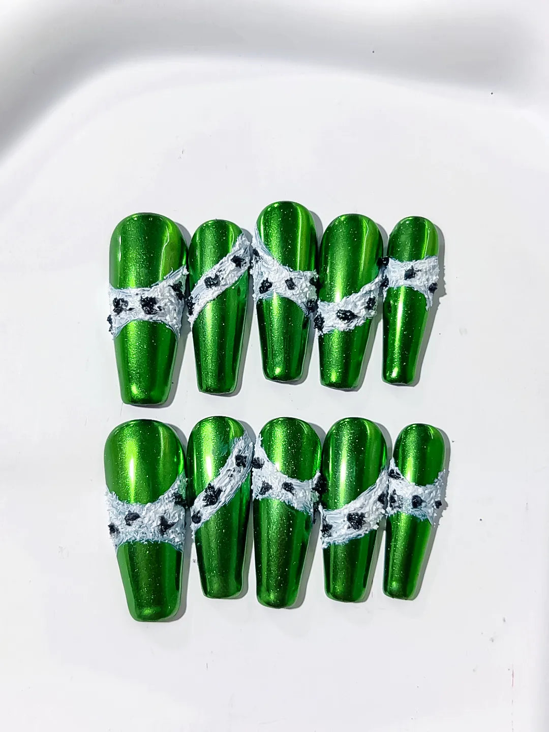 Green Silver Black Metallic Lace 3D press on nails detail view
