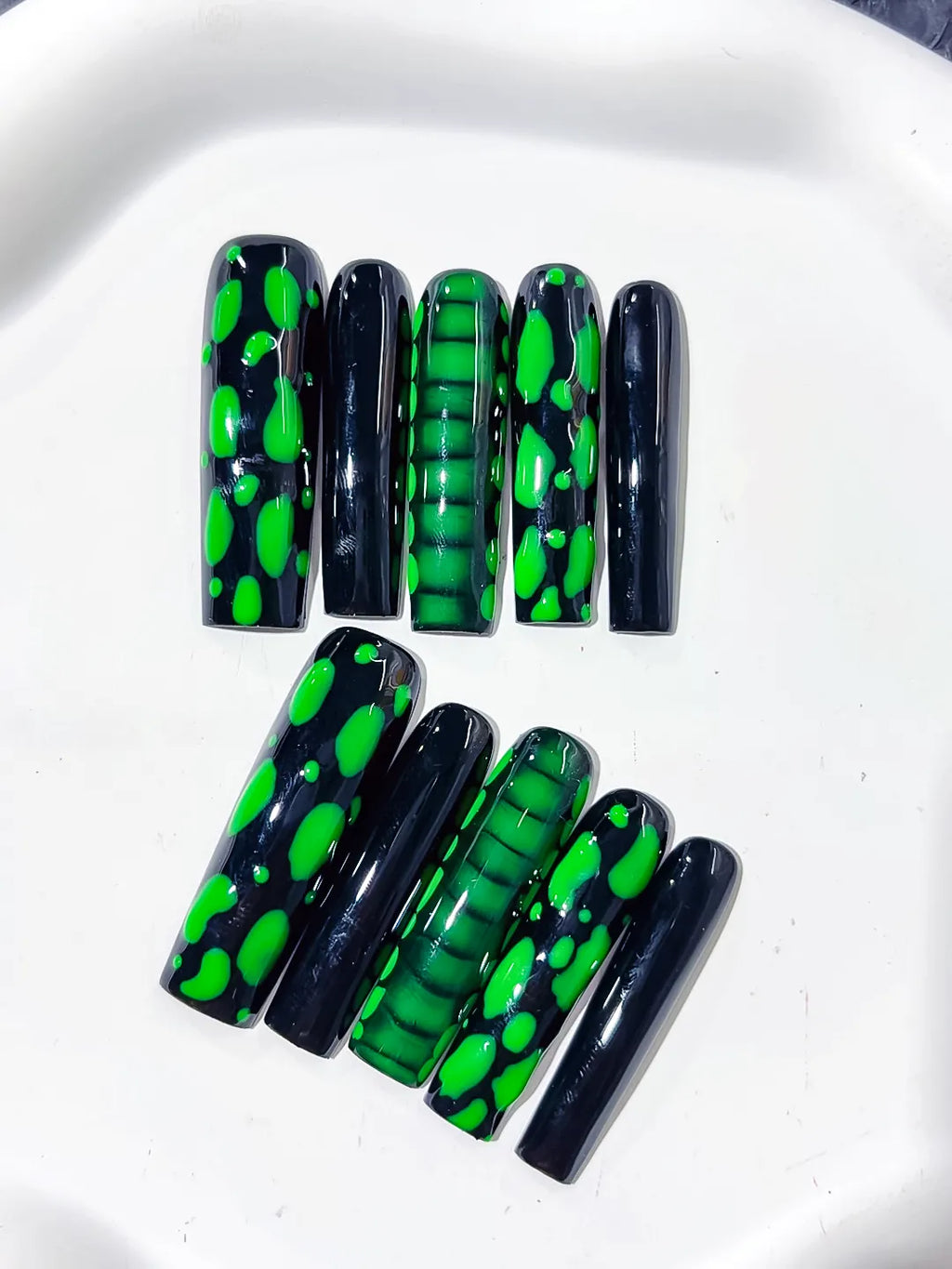 Black Green Abstract Blob Pattern 3D Texture press on nails detail view