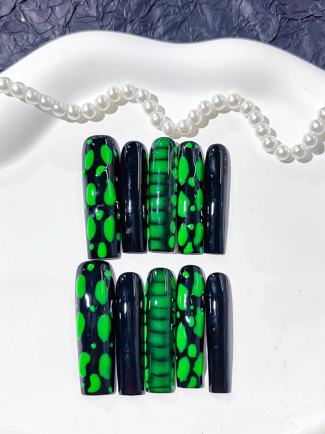 Black Green Abstract Blob Pattern 3D Texture press on nails close up