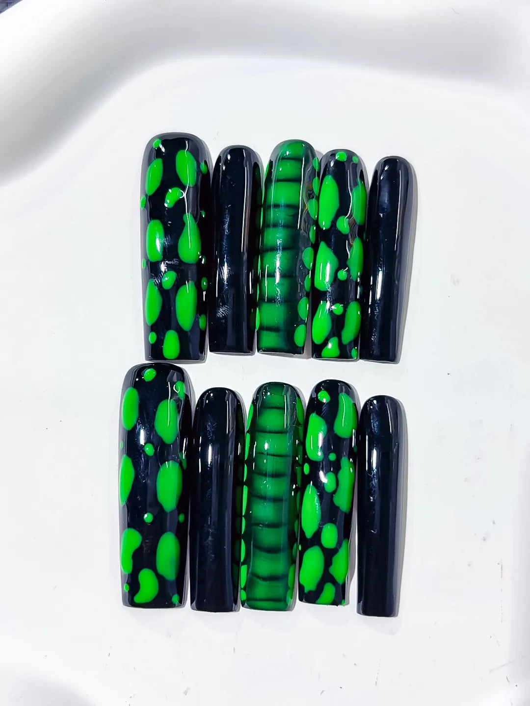 Black Green Abstract Blob Pattern 3D Texture press on nails detail view