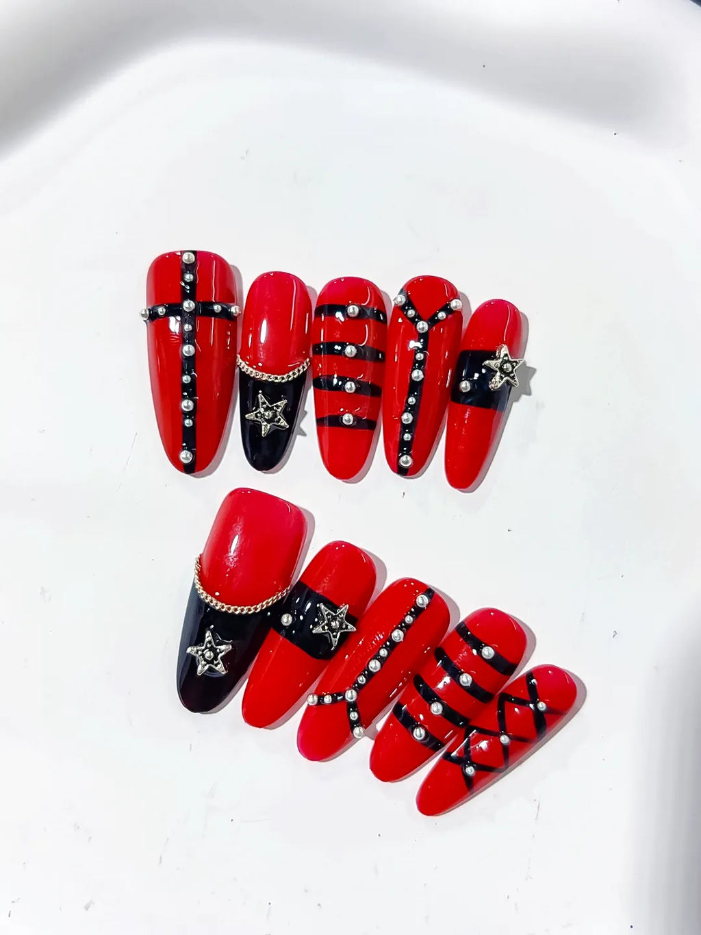 Red Black Silver Abstract Star Chain Stud press on nails detail view