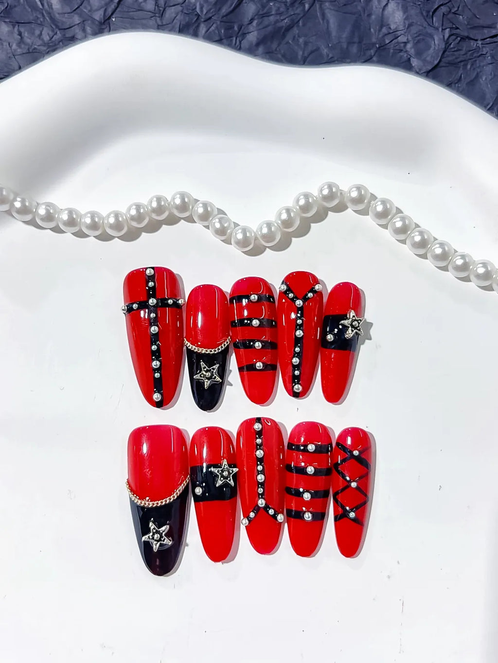 Red Black Silver Abstract Star Chain Stud press on nails detail view
