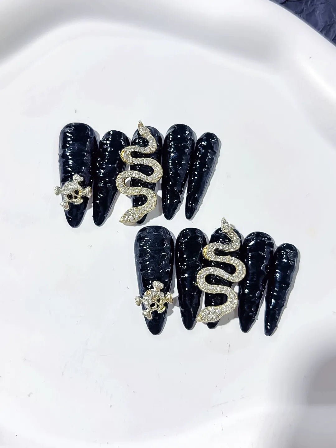 Black Gold Solid color Snake Crown Glitter 3D press on nails close up