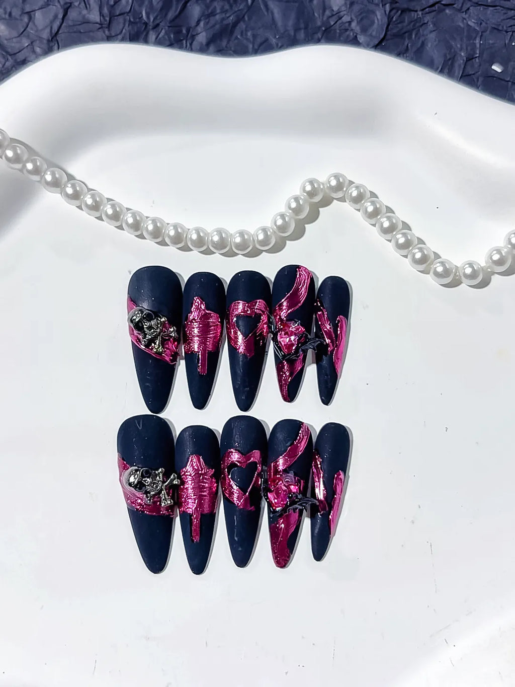 Black Purple Abstract Heart Metallic Accent 3D press on nails close up