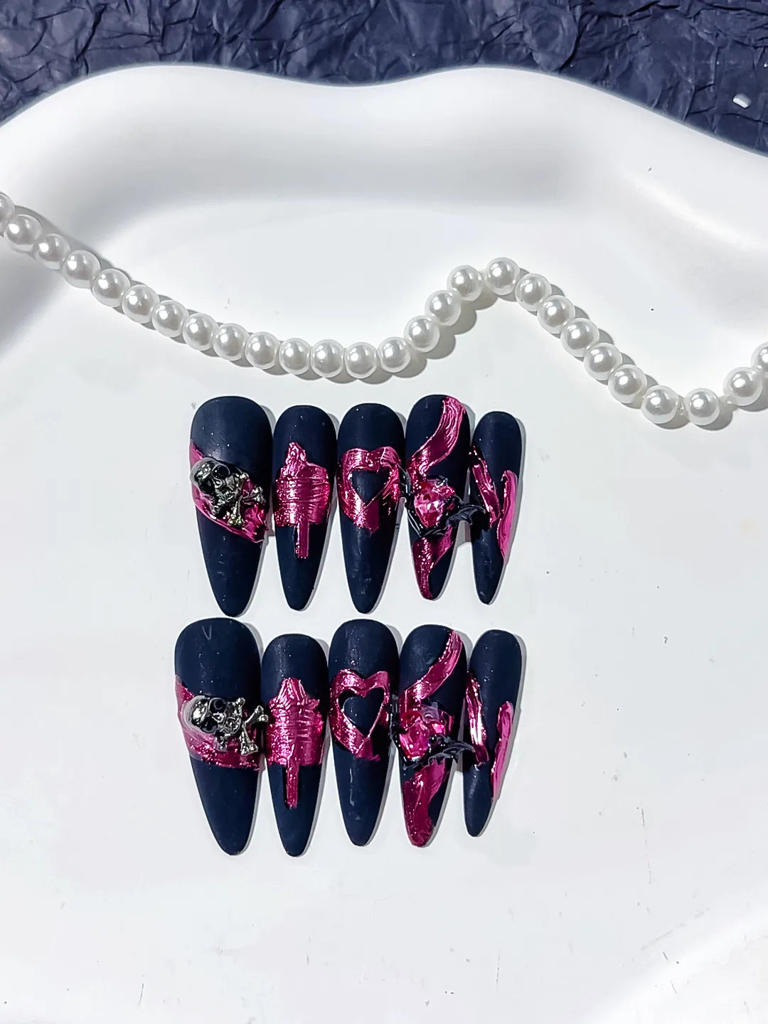 Black Purple Abstract Heart Metallic Accent 3D press on nails close up