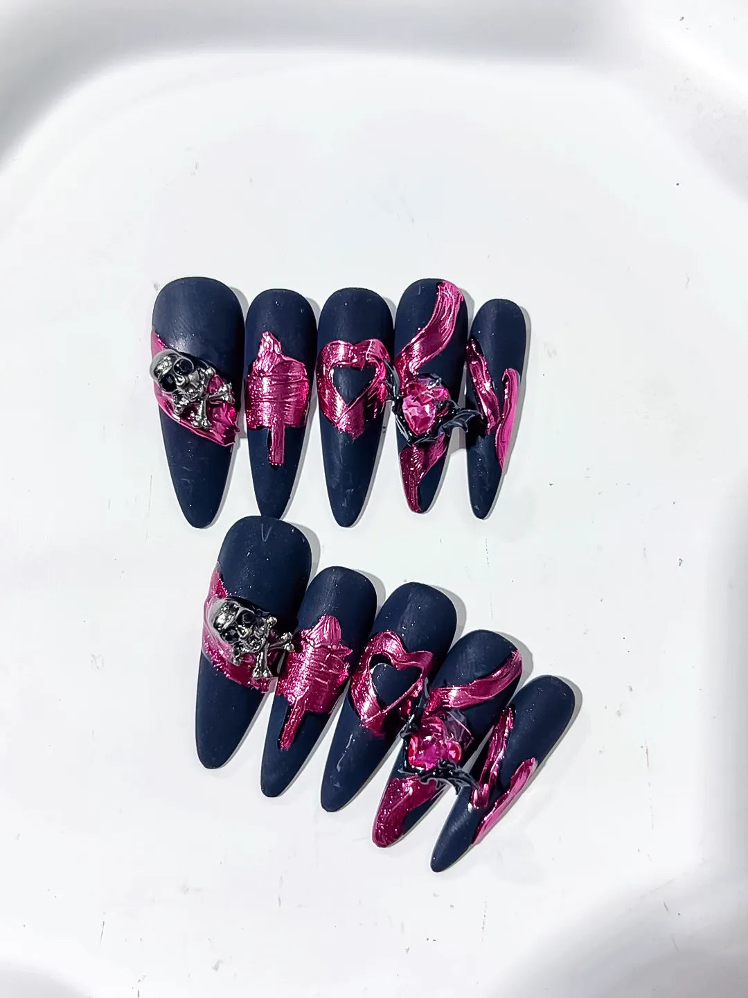 Black Purple Abstract Heart Metallic Accent 3D press on nails detail view
