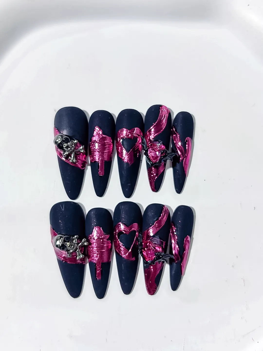Black Purple Abstract Heart Metallic Accent 3D press on nails detail view