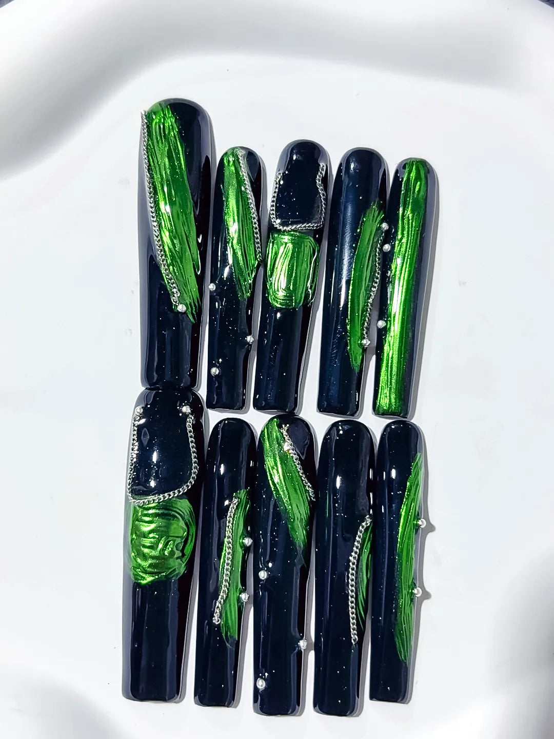 Black Green Silver Metallic 3D Chain press on nails detail view