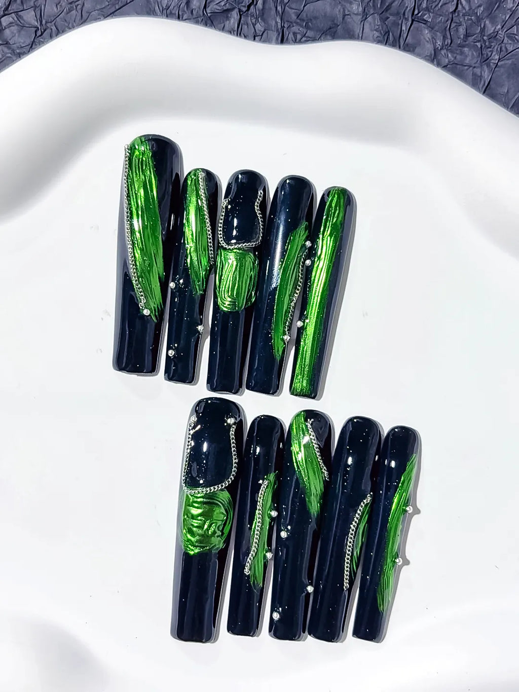 Black Green Silver Metallic 3D Chain press on nails detail view