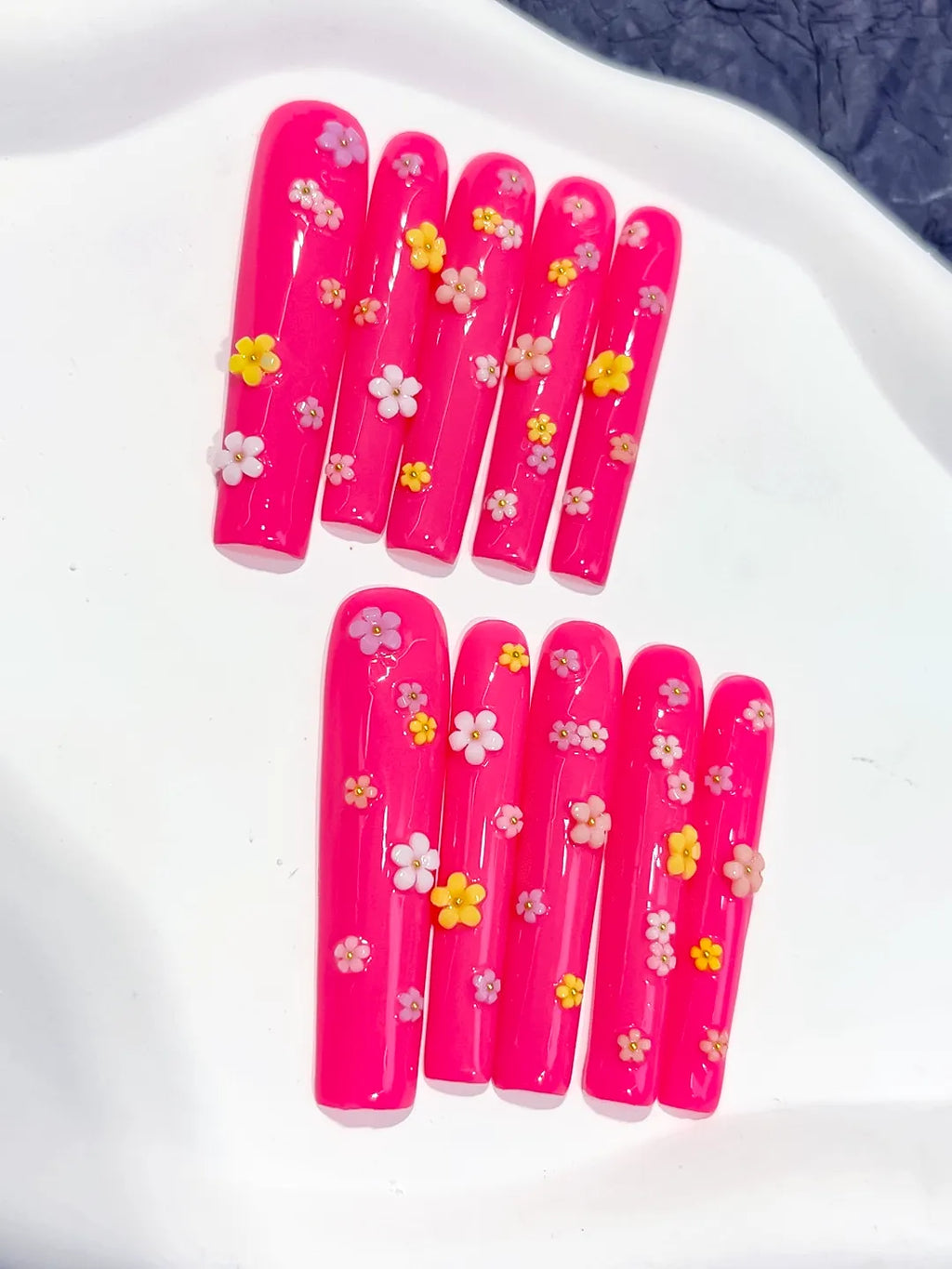 Pink White French tip Flower Shell Star press on nails detail view