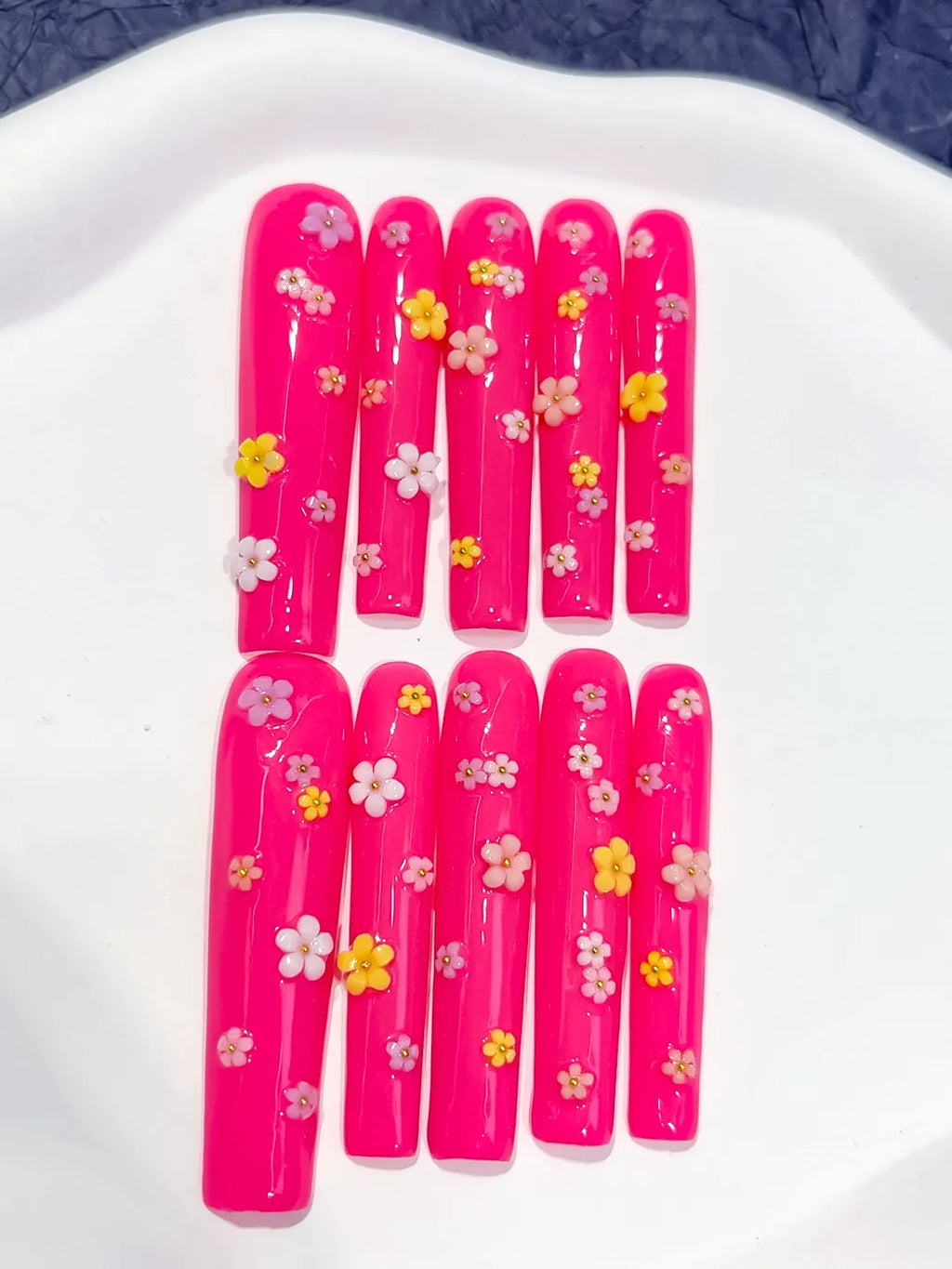 Pink White French tip Flower Shell Star press on nails detail view