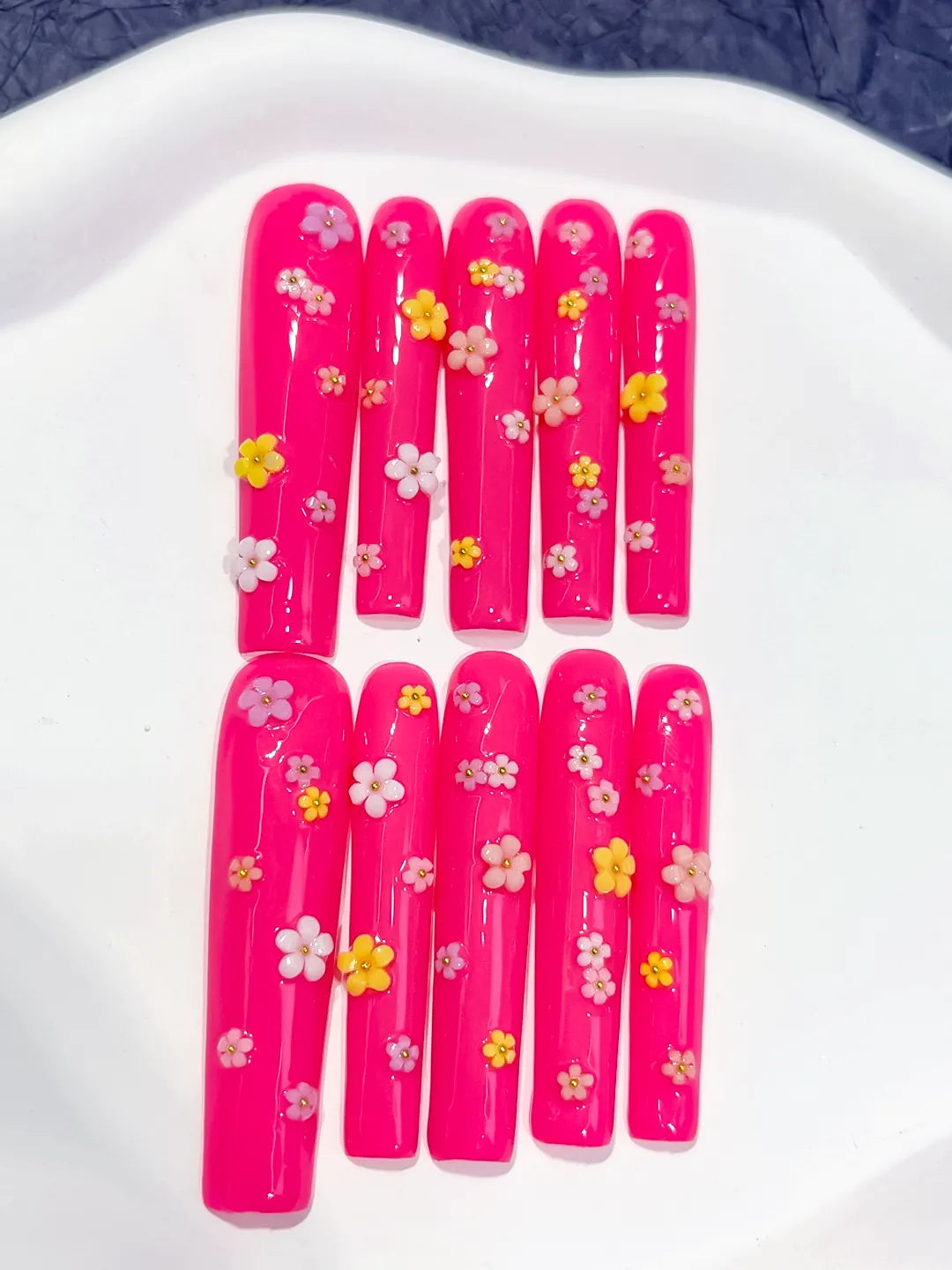Pink White French tip Flower Shell Star press on nails detail view