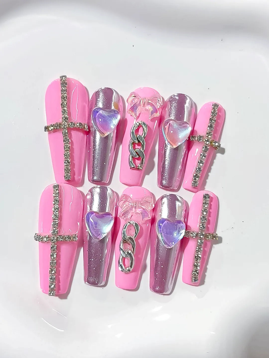 Pink Silver Metallic Heart Chain Rhinestone press on nails detail view