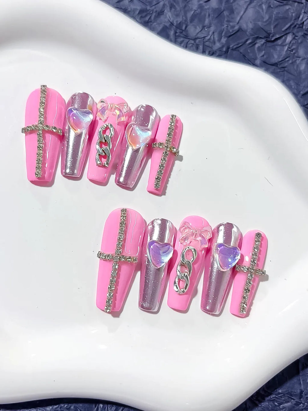 Pink Silver Metallic Heart Chain Rhinestone press on nails detail view