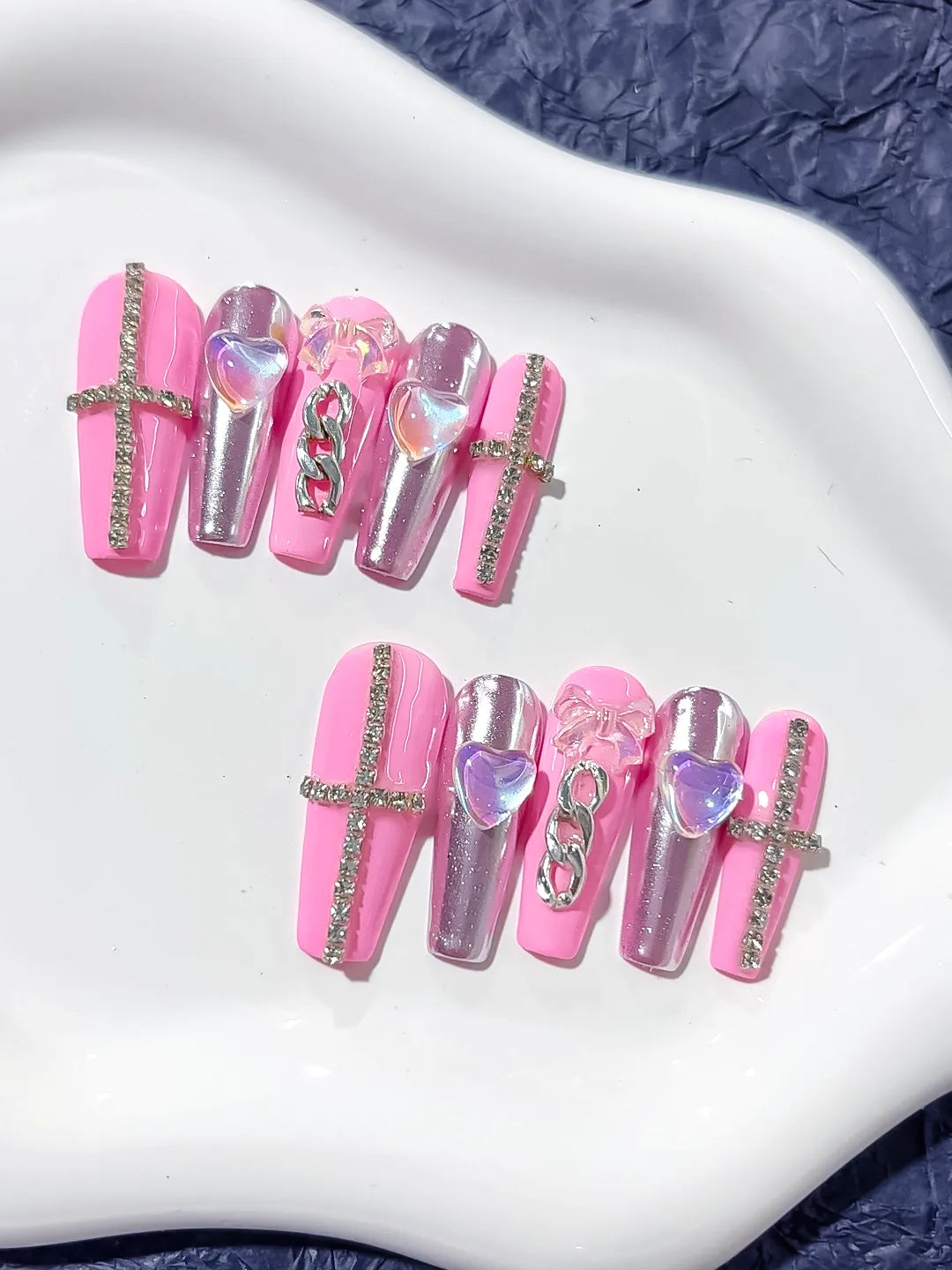 Pink Silver Metallic Heart Chain Rhinestone press on nails detail view