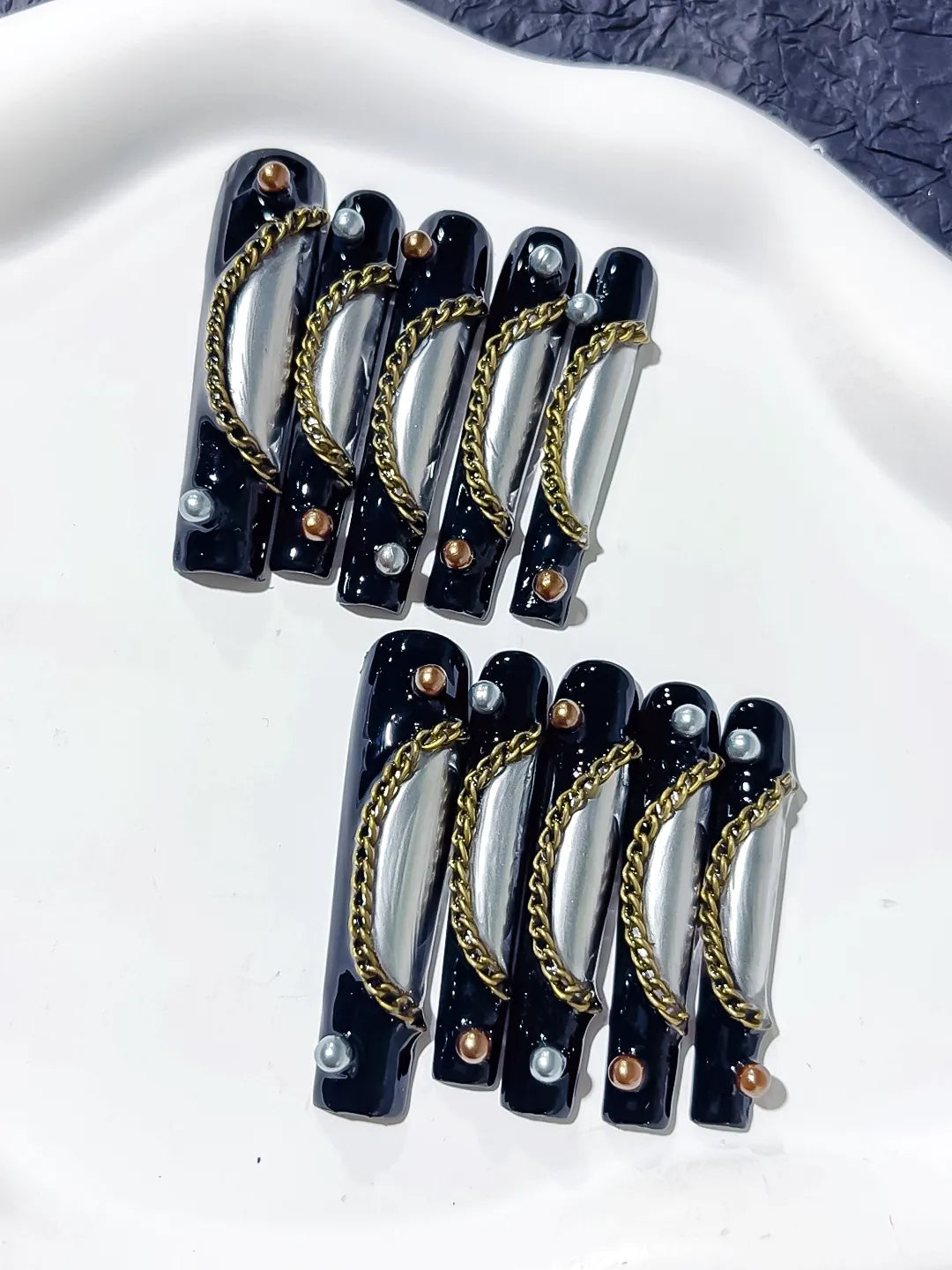 Black Silver Gold Metallic Chain Pearl press on nails detail view