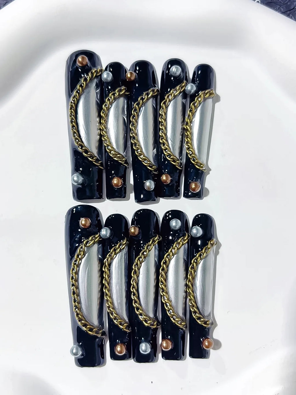 Black Silver Gold Metallic Chain Pearl press on nails close up