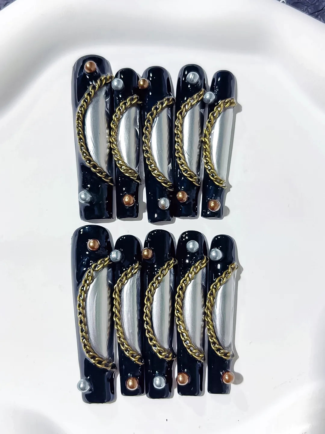 Black Silver Gold Metallic Chain Pearl press on nails close up